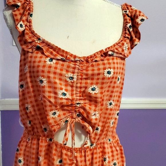 NWOT Derek Heart Salmon Daisies Ruffled Boho Chic Beach Summery Romper - Picture 2 of 10